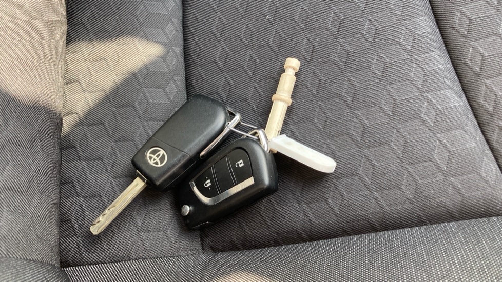 Toyota Yaris 1.5 Hybrid Design 5dr CVT Hybrid Hatchback - Image 28