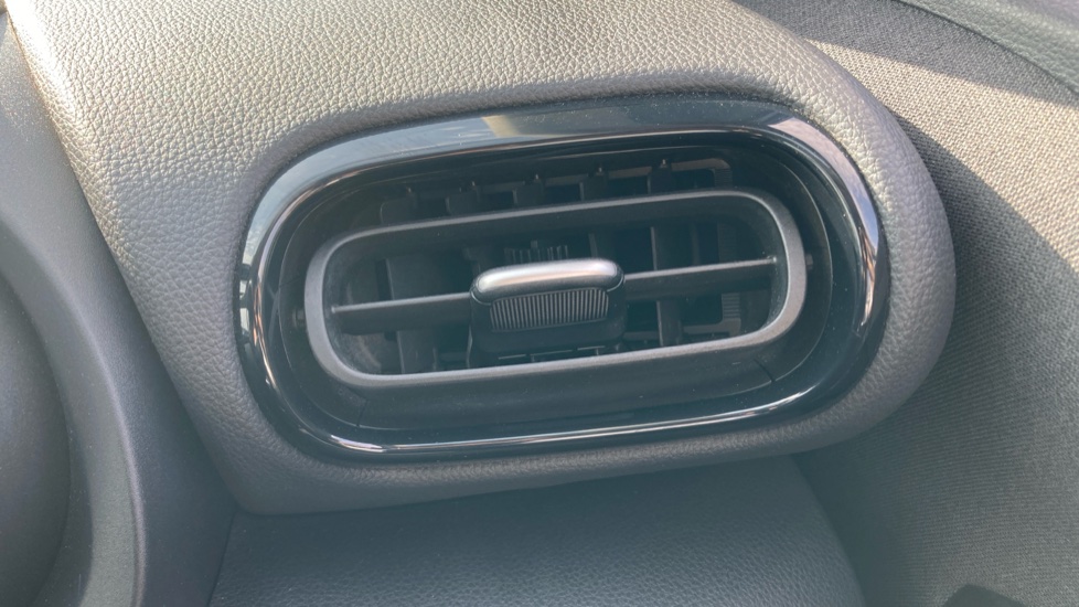 Toyota Yaris 1.5 Hybrid Design 5dr CVT Hybrid Hatchback - Image 34