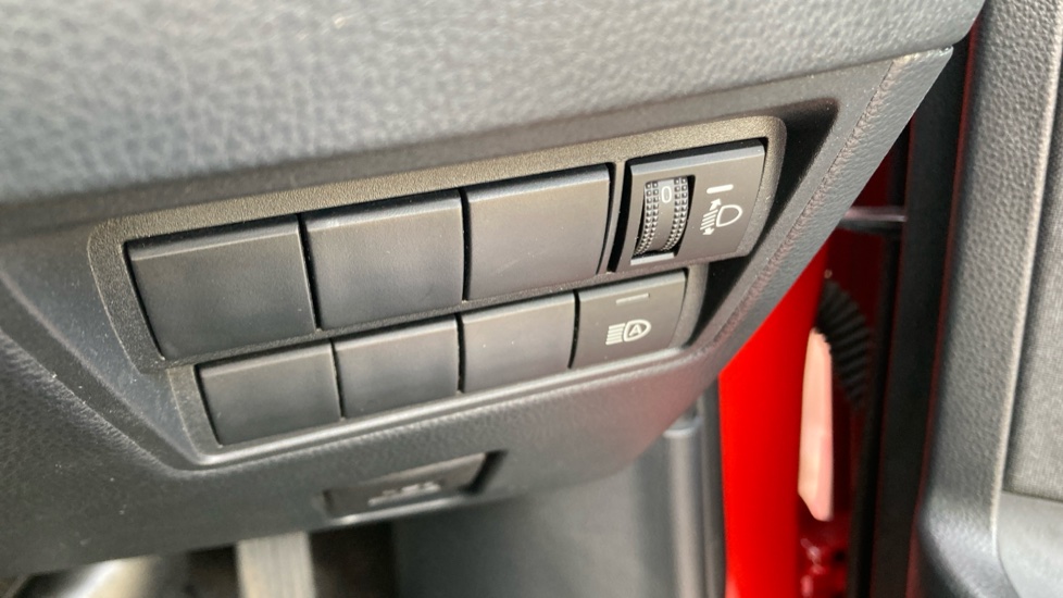 Toyota Yaris 1.5 Hybrid Design 5dr CVT Hybrid Hatchback - Image 35
