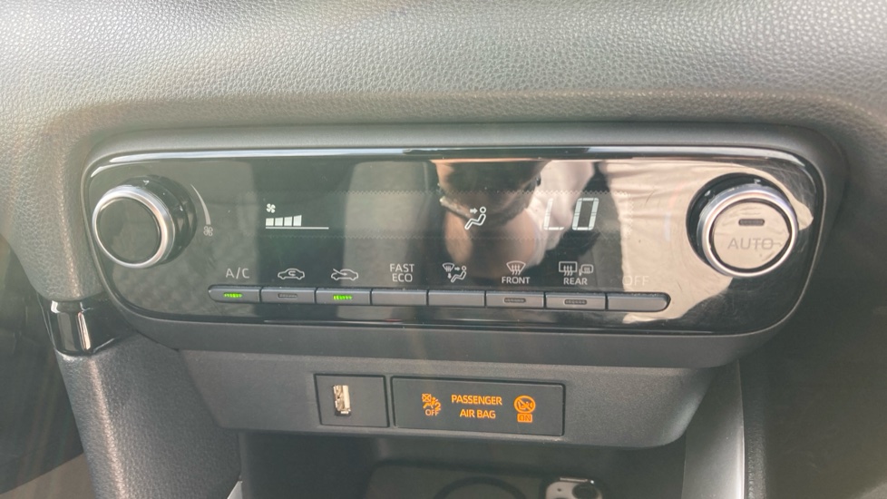 Toyota Yaris 1.5 Hybrid Design 5dr CVT Hybrid Hatchback - Image 37