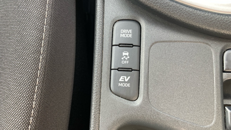 Toyota Yaris 1.5 Hybrid Design 5dr CVT Hybrid Hatchback - Image 40