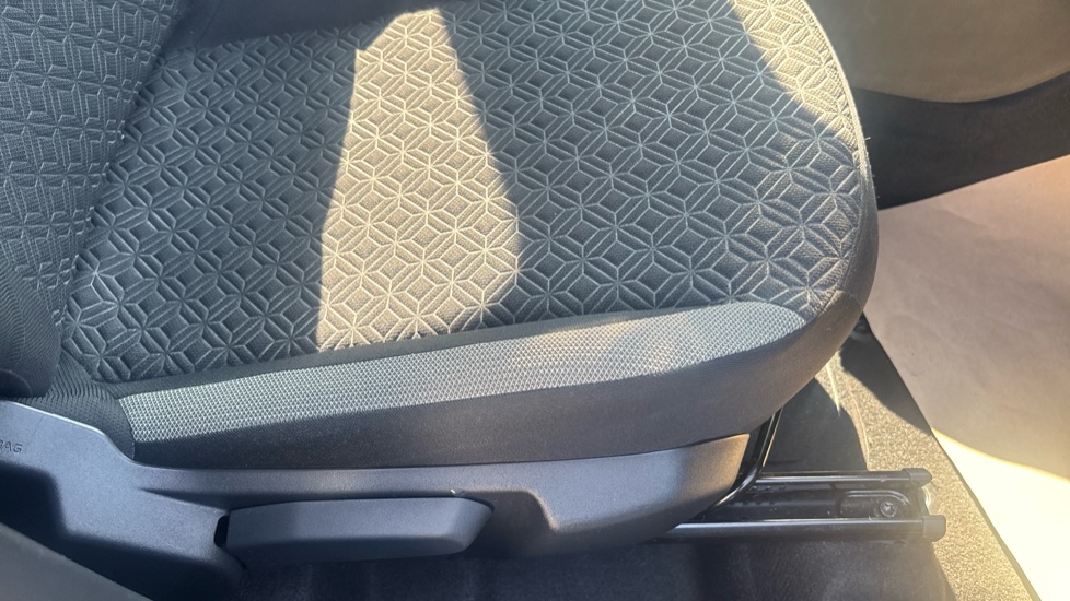 Toyota Aygo X 1.0 VVT-i Edge 5dr Auto Petrol Hatchback - Image 17