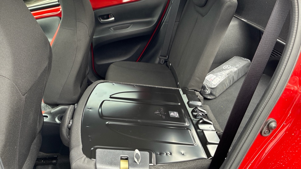 Toyota Aygo X 1.0 VVT-i Edge 5dr Auto Petrol Hatchback - Image 18