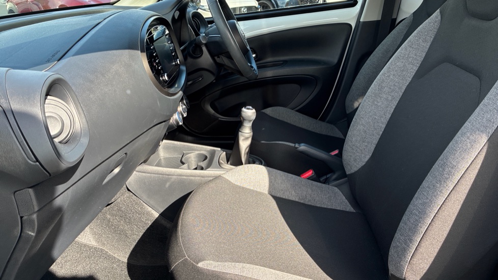 Toyota Aygo X 1.0 VVT-i Pure 5dr Petrol Hatchback - Image 5