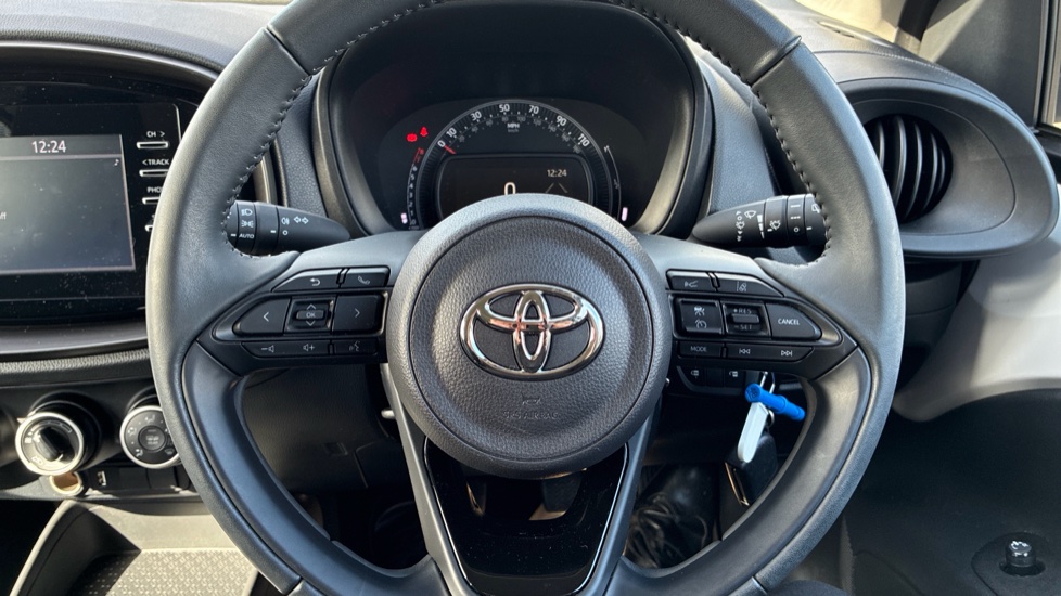 Toyota Aygo X 1.0 VVT-i Pure 5dr Petrol Hatchback - Image 10