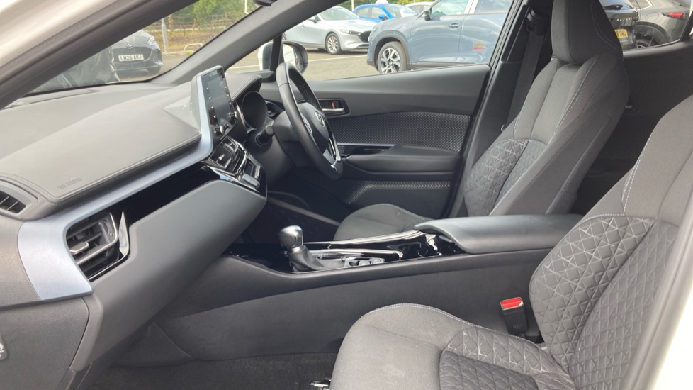 Toyota C-HR 2.0 Hybrid Design 5dr CVT Hybrid Hatchback - Image 5