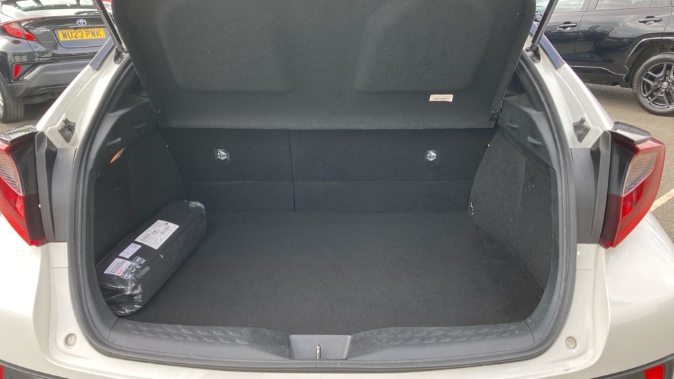 Toyota C-HR 2.0 Hybrid Design 5dr CVT Hybrid Hatchback - Image 13