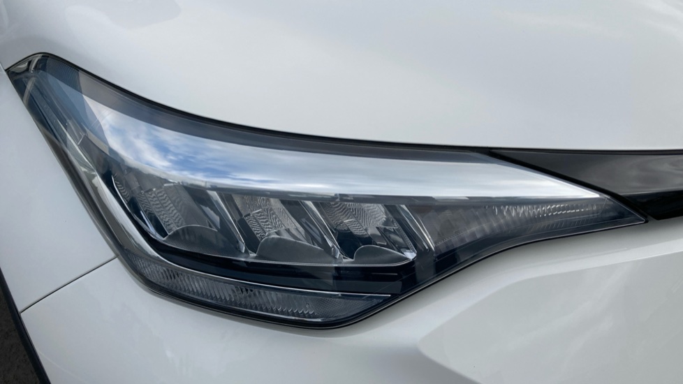 Toyota C-HR 2.0 Hybrid Design 5dr CVT Hybrid Hatchback - Image 20