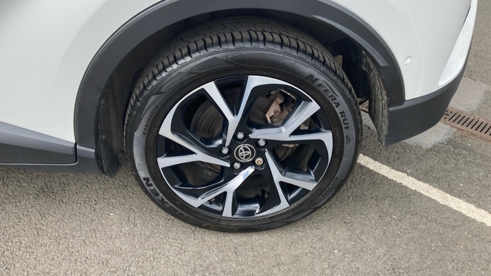 Toyota C-HR 2.0 Hybrid Design 5dr CVT Hybrid Hatchback - Image 30