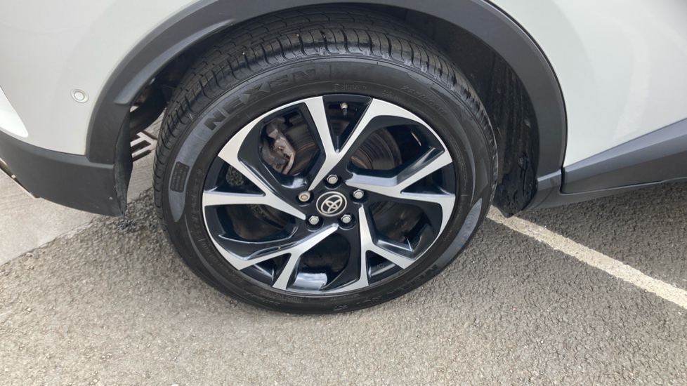 Toyota C-HR 2.0 Hybrid Design 5dr CVT Hybrid Hatchback - Image 31