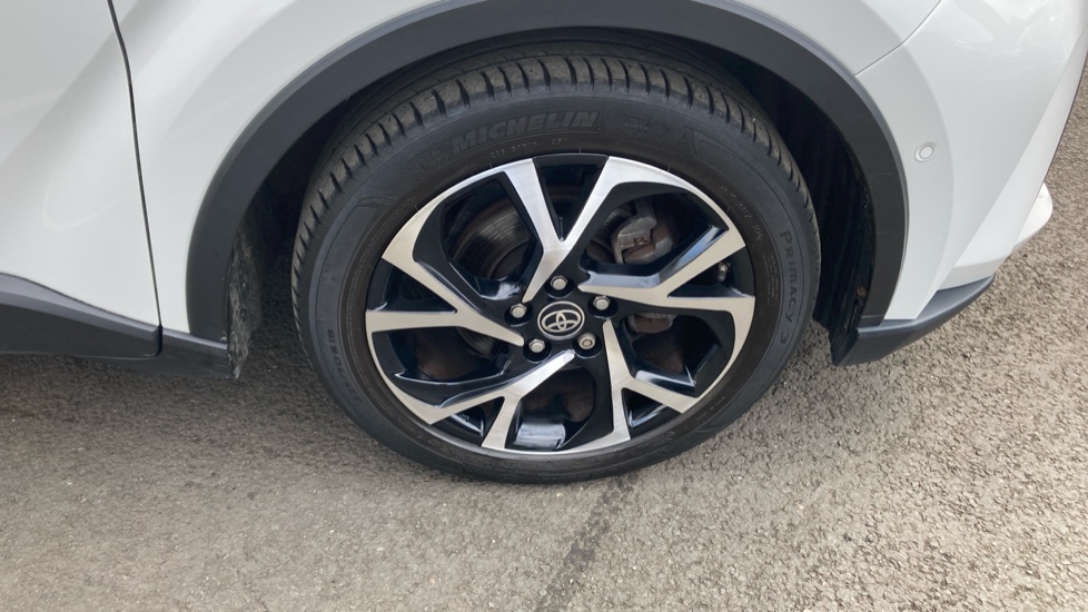Toyota C-HR 2.0 Hybrid Design 5dr CVT Hybrid Hatchback - Image 32