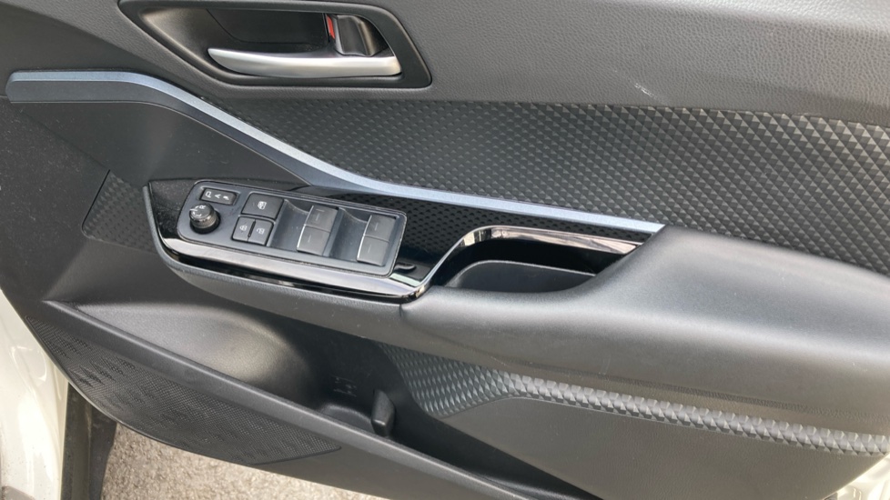 Toyota C-HR 2.0 Hybrid Design 5dr CVT Hybrid Hatchback - Image 37