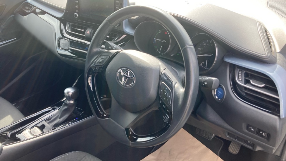 Toyota C-HR 2.0 Hybrid Design 5dr CVT Hybrid Hatchback - Image 38