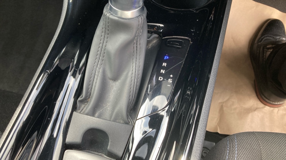 Toyota C-HR 2.0 Hybrid Design 5dr CVT Hybrid Hatchback - Image 42