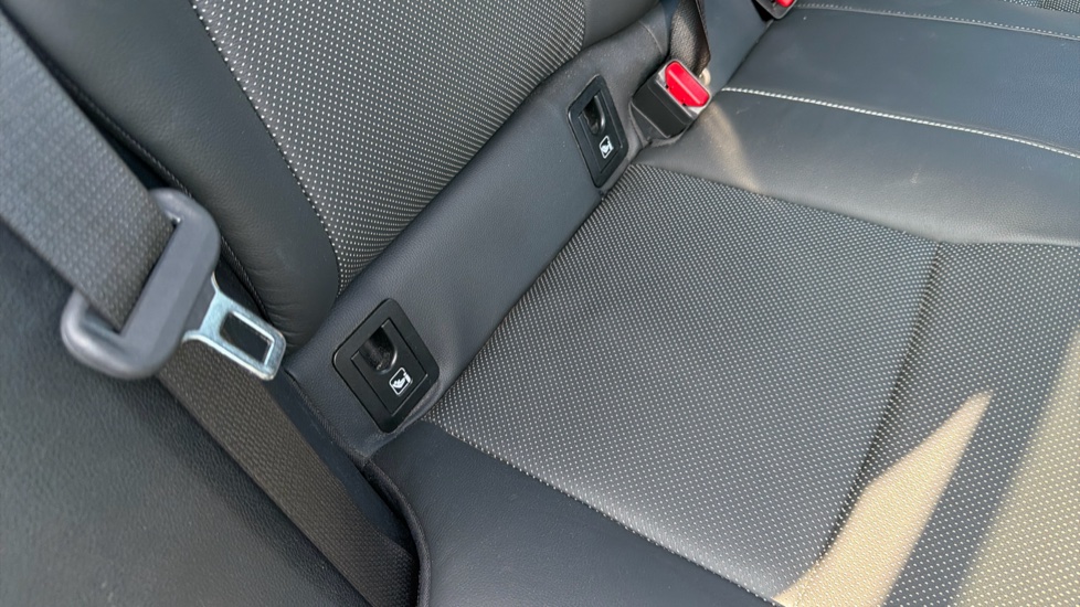 Toyota Corolla 2.0 VVT-i Hybrid Trek 5dr CVT Hybrid Estate - Image 14