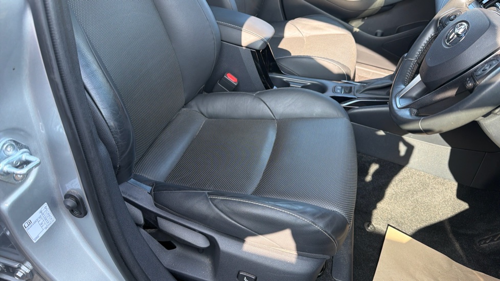 Toyota Corolla 2.0 VVT-i Hybrid Trek 5dr CVT Hybrid Estate - Image 17