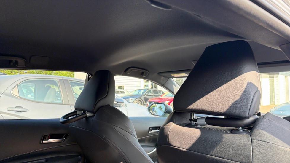 Toyota Corolla 2.0 VVT-i Hybrid Trek 5dr CVT Hybrid Estate - Image 19