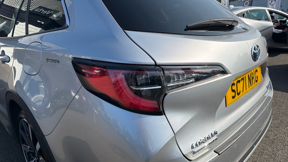 Toyota Corolla 2.0 VVT-i Hybrid Trek 5dr CVT Hybrid Estate - Image 21