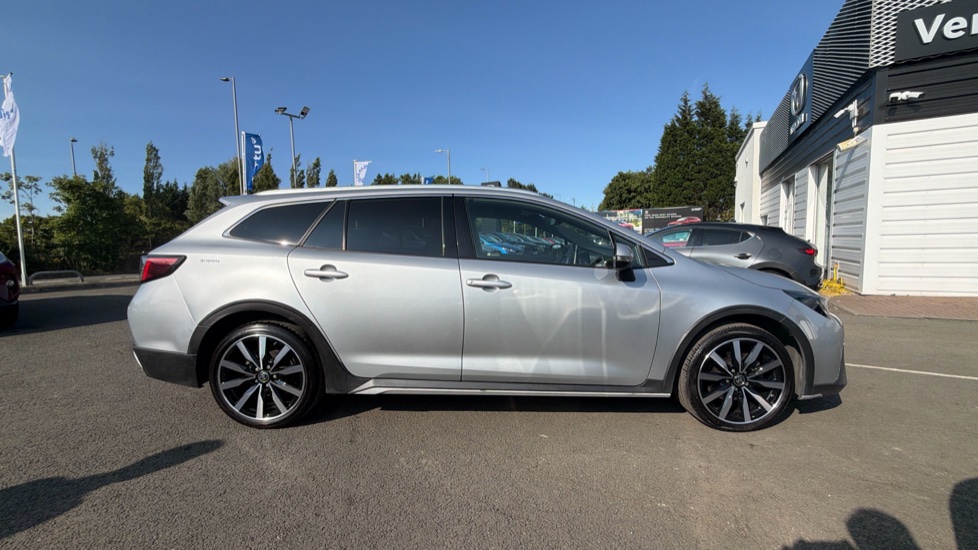 Toyota Corolla 2.0 VVT-i Hybrid Trek 5dr CVT Hybrid Estate - Image 23
