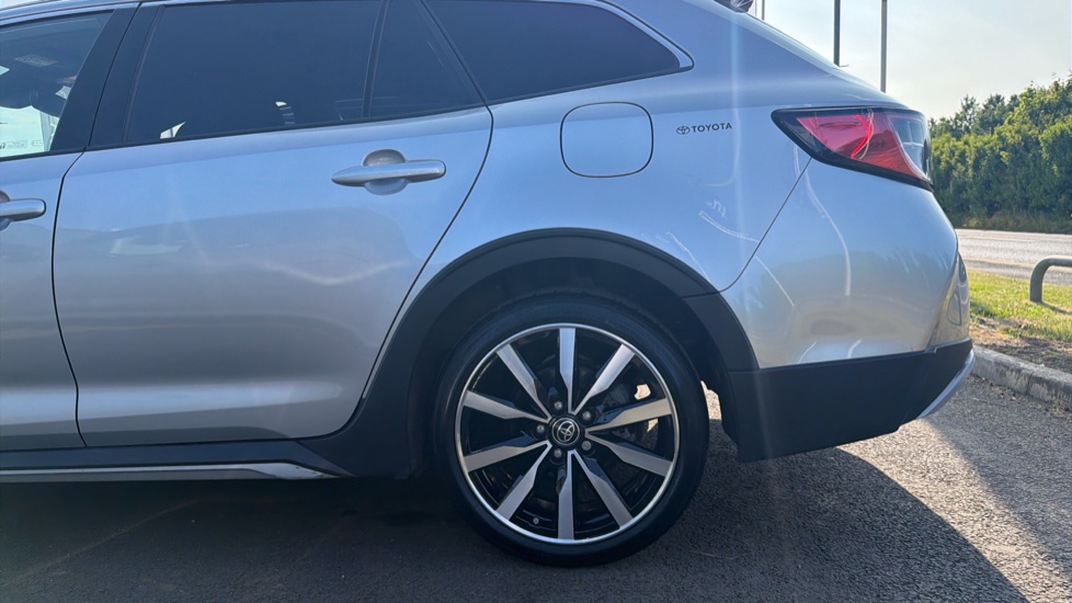 Toyota Corolla 2.0 VVT-i Hybrid Trek 5dr CVT Hybrid Estate - Image 25