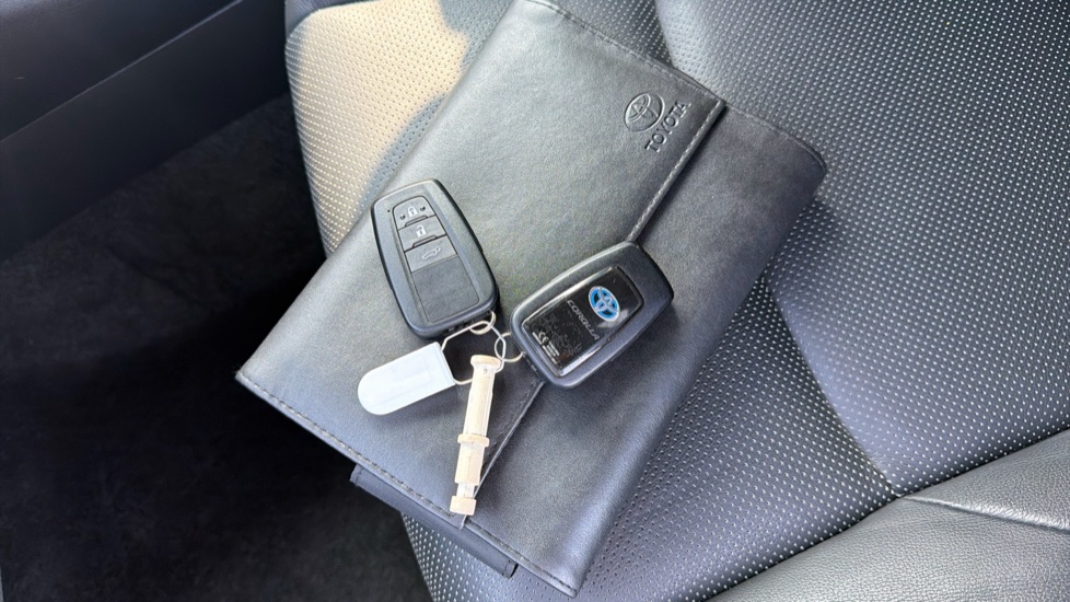 Toyota Corolla 2.0 VVT-i Hybrid Trek 5dr CVT Hybrid Estate - Image 28