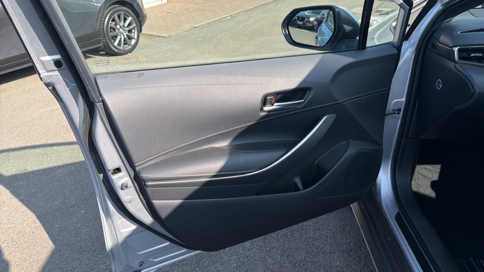 Toyota Corolla 2.0 VVT-i Hybrid Trek 5dr CVT Hybrid Estate - Image 30