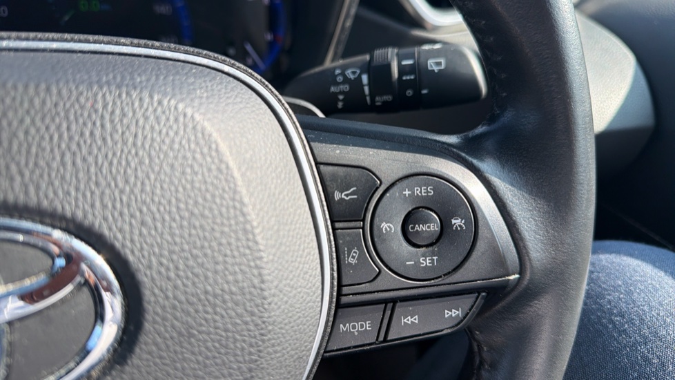 Toyota Corolla 2.0 VVT-i Hybrid Trek 5dr CVT Hybrid Estate - Image 38