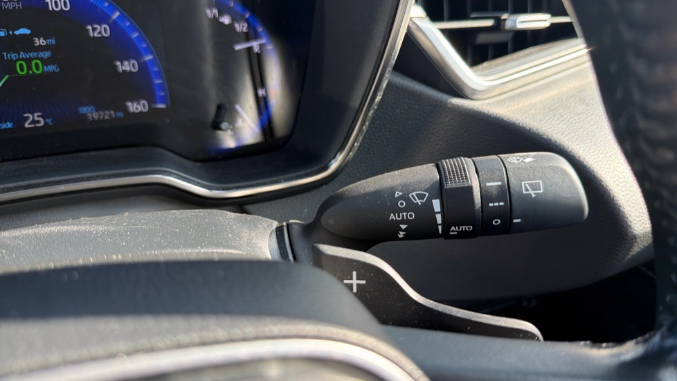 Toyota Corolla 2.0 VVT-i Hybrid Trek 5dr CVT Hybrid Estate - Image 39