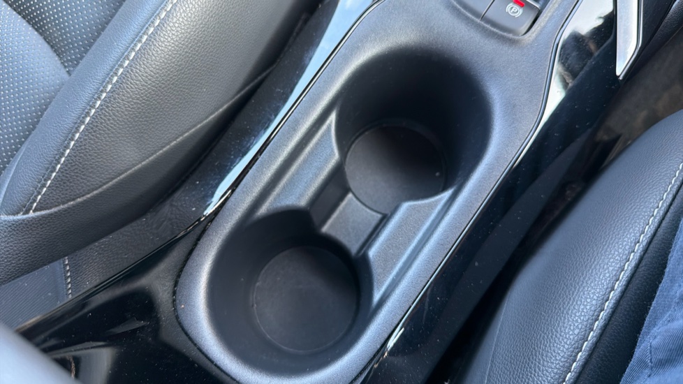 Toyota Corolla 2.0 VVT-i Hybrid Trek 5dr CVT Hybrid Estate - Image 47