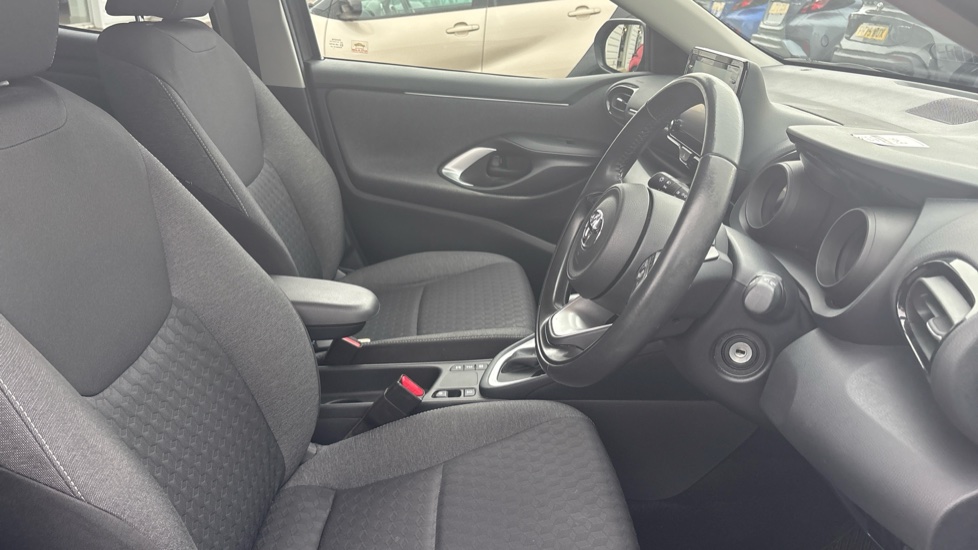 Toyota Yaris 1.5 Hybrid Design 5dr CVT Hybrid Hatchback - Image 12