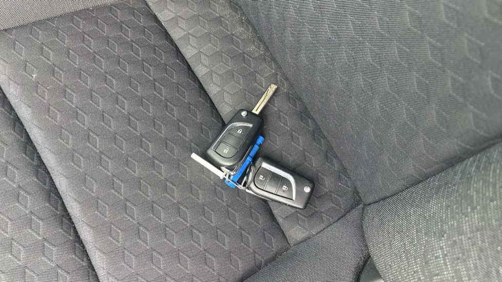 Toyota Yaris 1.5 Hybrid Design 5dr CVT Hybrid Hatchback - Image 28