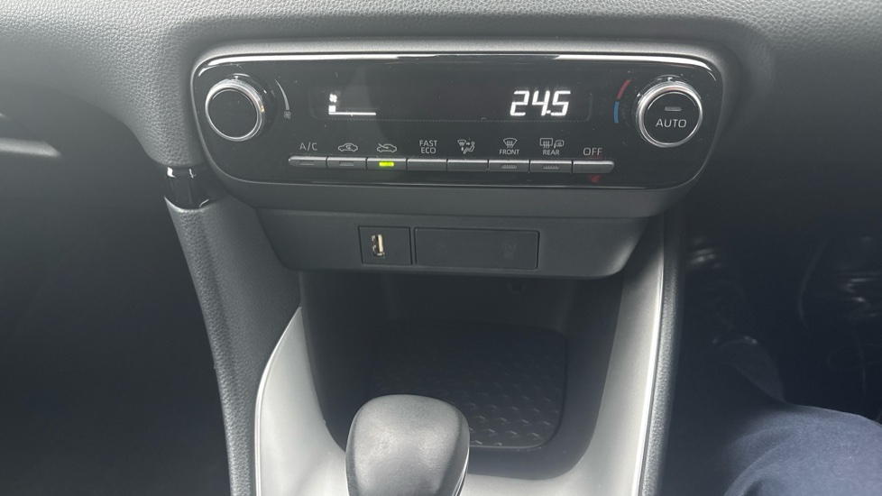 Toyota Yaris 1.5 Hybrid Design 5dr CVT Hybrid Hatchback - Image 38