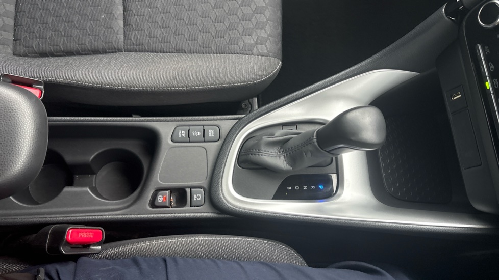 Toyota Yaris 1.5 Hybrid Design 5dr CVT Hybrid Hatchback - Image 39