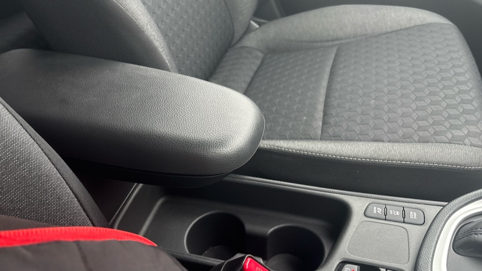 Toyota Yaris 1.5 Hybrid Design 5dr CVT Hybrid Hatchback - Image 40