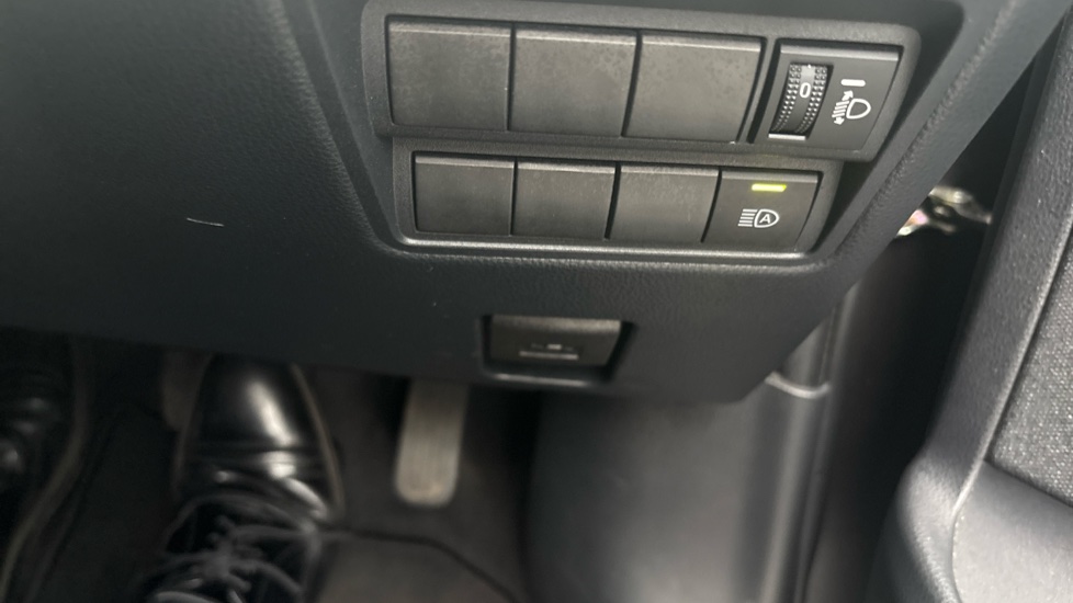 Toyota Yaris 1.5 Hybrid Design 5dr CVT Hybrid Hatchback - Image 47