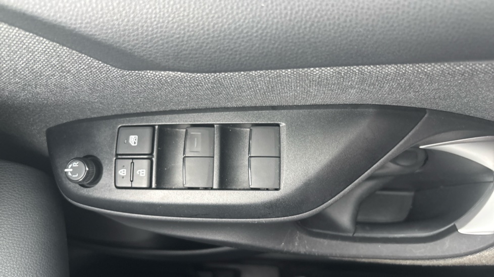 Toyota Yaris 1.5 Hybrid Design 5dr CVT Hybrid Hatchback - Image 48