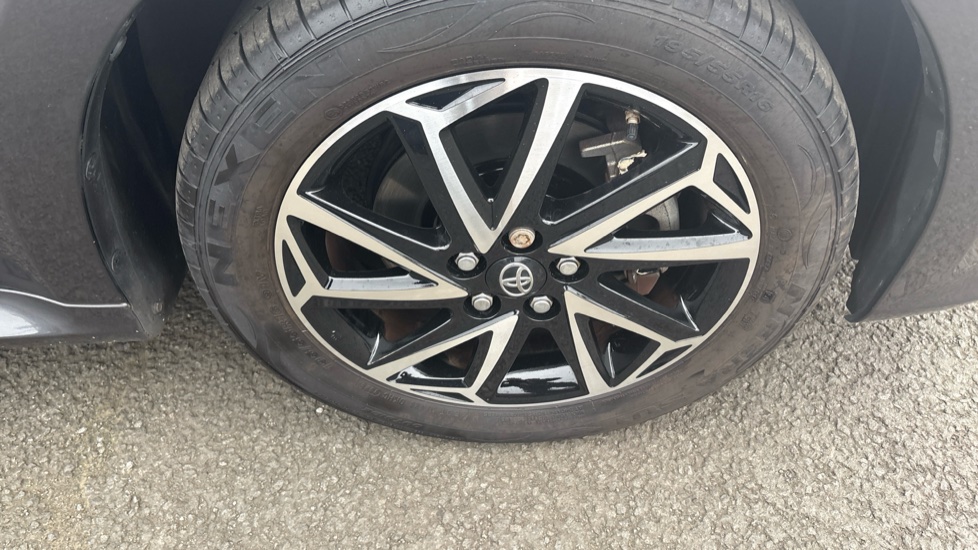 Toyota Yaris 1.5 Hybrid Design 5dr CVT Hybrid Hatchback - Image 52