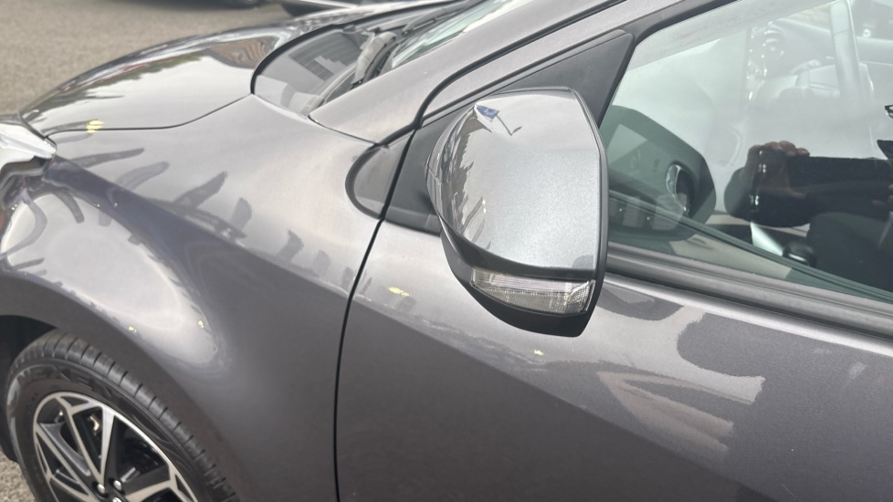 Toyota Yaris 1.5 Hybrid Design 5dr CVT Hybrid Hatchback - Image 55