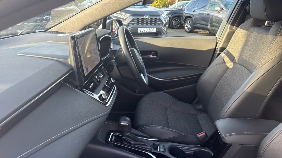 Toyota Corolla 1.8 Hybrid Design 5dr CVT Hybrid Hatchback - Image 5