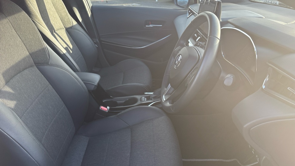 Toyota Corolla 1.8 Hybrid Design 5dr CVT Hybrid Hatchback - Image 12