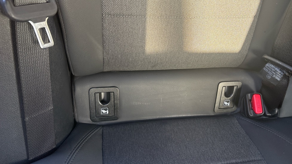 Toyota Corolla 1.8 Hybrid Design 5dr CVT Hybrid Hatchback - Image 14