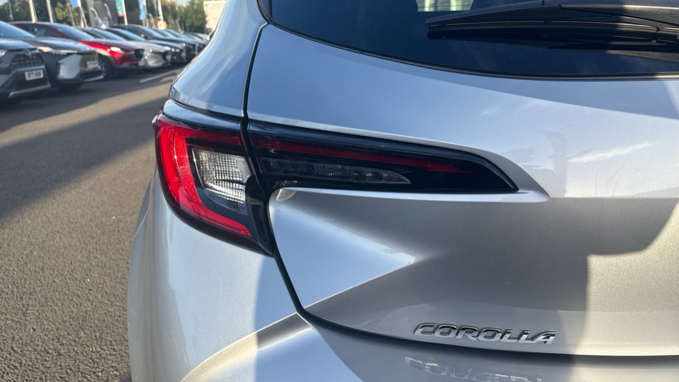 Toyota Corolla 1.8 Hybrid Design 5dr CVT Hybrid Hatchback - Image 21