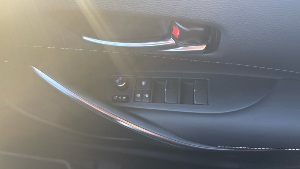 Toyota Corolla 1.8 Hybrid Design 5dr CVT Hybrid Hatchback - Image 44