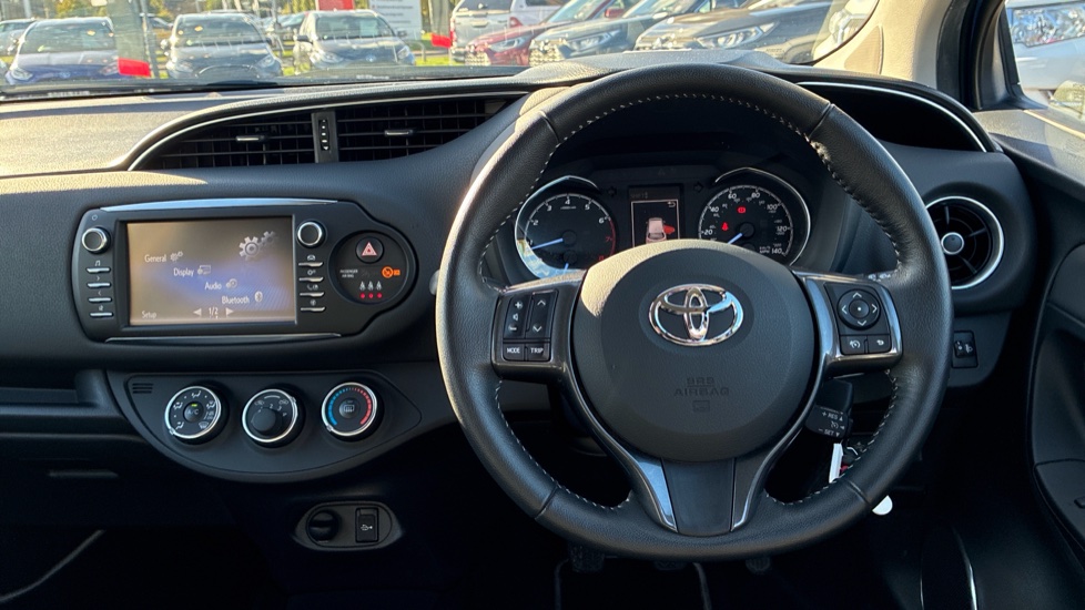 Toyota Yaris 1.5 VVT-i Y20 5dr [Bi-tone] Petrol Hatchback - Image 7