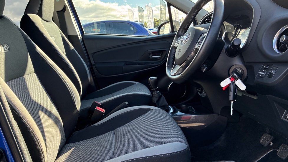 Toyota Yaris 1.5 VVT-i Y20 5dr [Bi-tone] Petrol Hatchback - Image 8