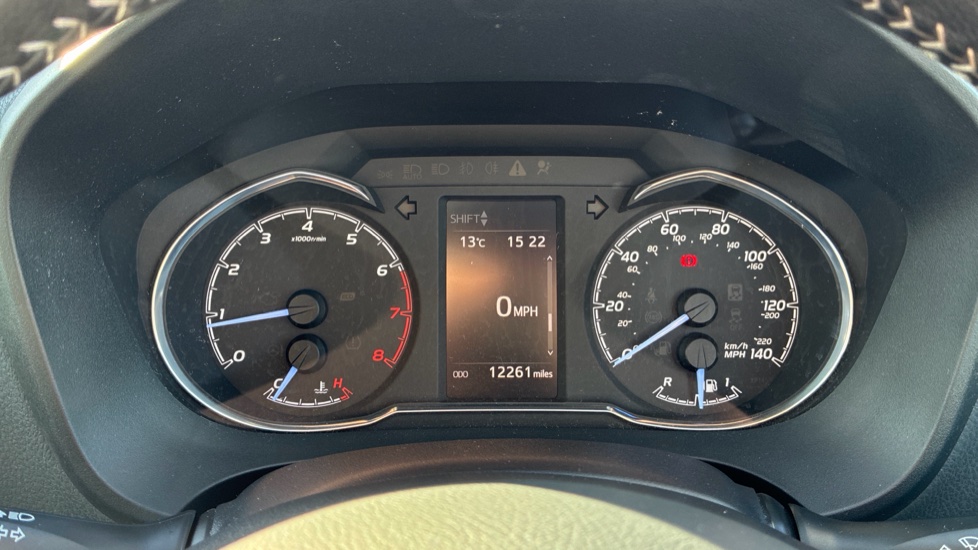 Toyota Yaris 1.5 VVT-i Y20 5dr [Bi-tone] Petrol Hatchback - Image 11