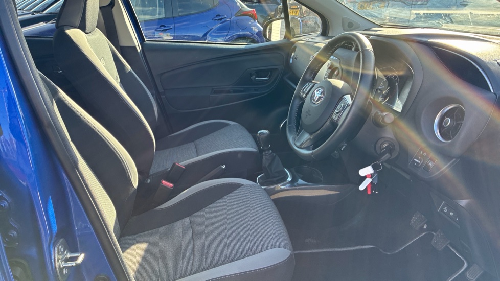 Toyota Yaris 1.5 VVT-i Y20 5dr [Bi-tone] Petrol Hatchback - Image 12