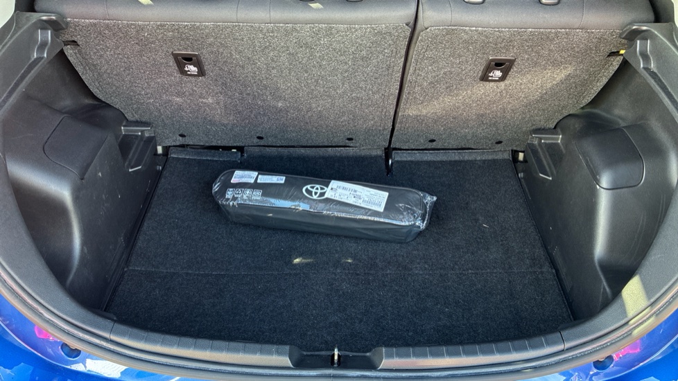 Toyota Yaris 1.5 VVT-i Y20 5dr [Bi-tone] Petrol Hatchback - Image 13