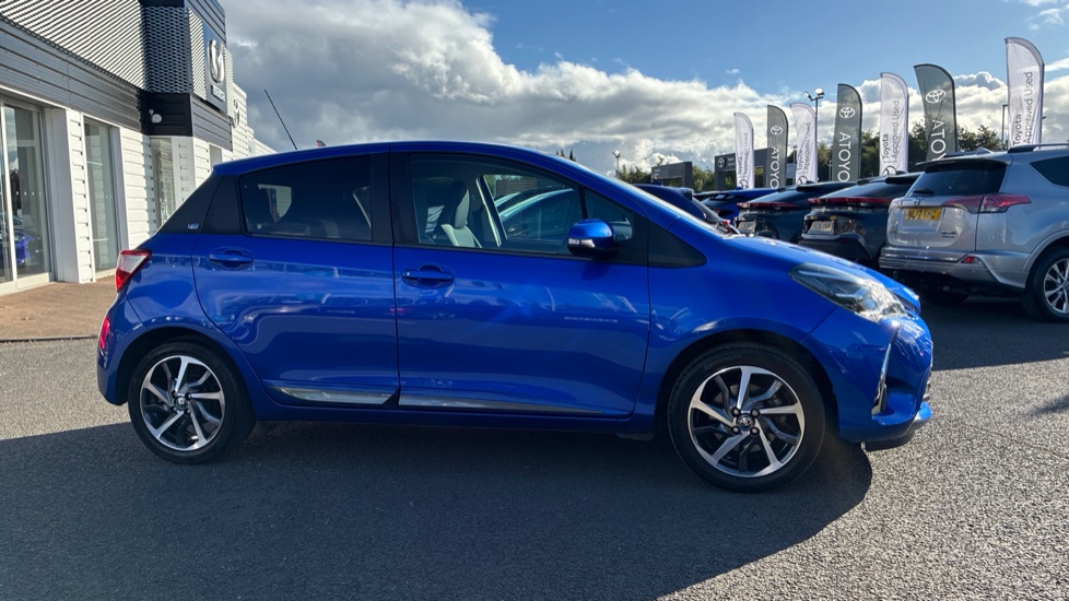 Toyota Yaris 1.5 VVT-i Y20 5dr [Bi-tone] Petrol Hatchback - Image 23
