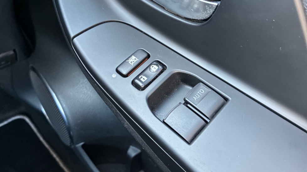 Toyota Yaris 1.5 VVT-i Y20 5dr [Bi-tone] Petrol Hatchback - Image 33
